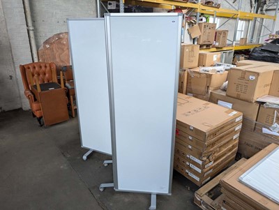 Lot 424 - 180cm tall 3 section folding privacy screen