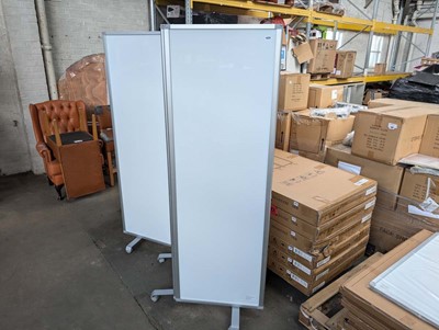 Lot 425 - 180cm tall 3 section folding privacy screen