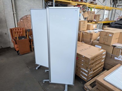 Lot 426 - 180cm tall 3 section folding privacy screen