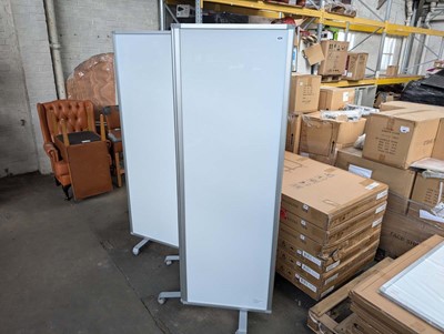 Lot 427 - 180cm tall 3 section folding privacy screen