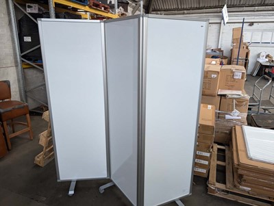Lot 429 - 180cm tall 3 section folding privacy screen