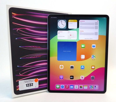 Lot Apple iPad Pro 12.9-inch (6th Generation)...