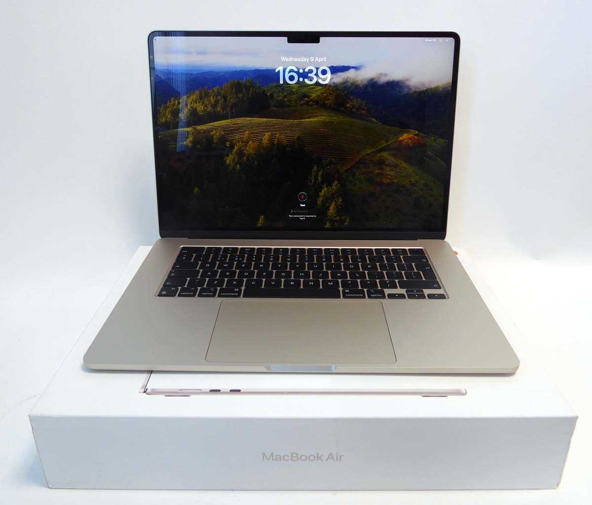 Lot Apple MacBook Air 15-inch with Apple M3 chip,...