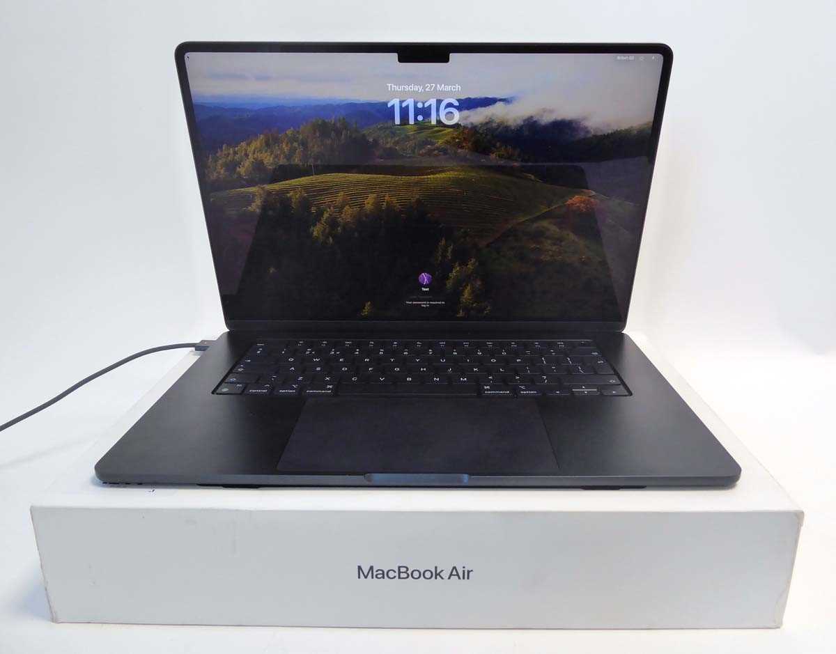 Lot Apple MacBook Air 15-inch with Apple M3 chip,...