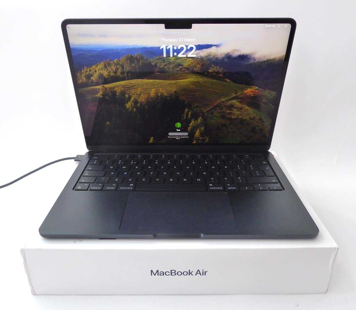 Lot Apple MacBook Air 13-inch with Apple M2 chip,...