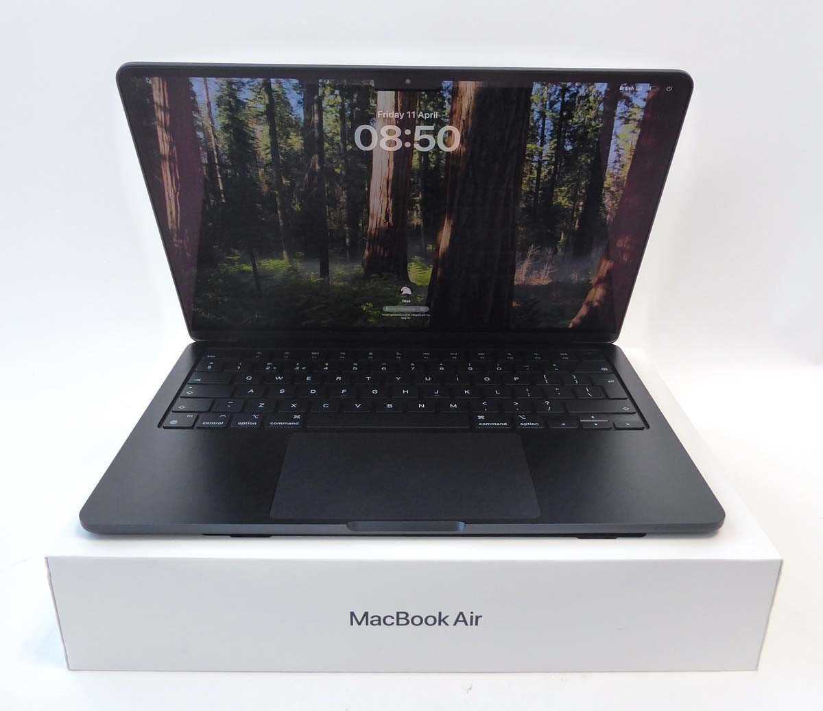 Lot Apple MacBook Air 13-inch with Apple M2 chip,...