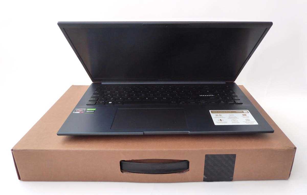Lot ASUS VivoBook Pro Laptop M6500R, AMD...