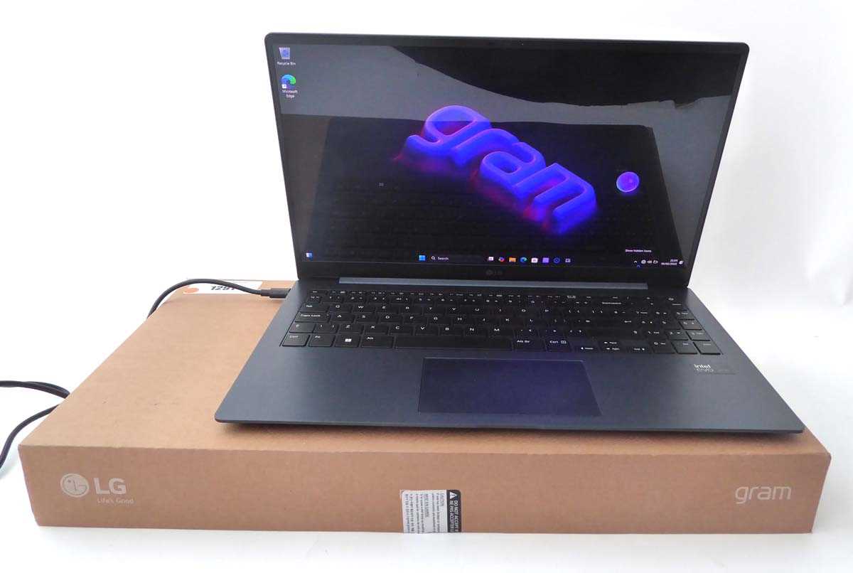 Lot LG Notebook PC 15Z90ST-G.AD85A1, Intel Core...