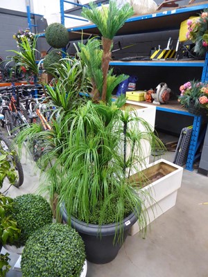 Lot 4124 - Large oval plastic planter with artificial fern