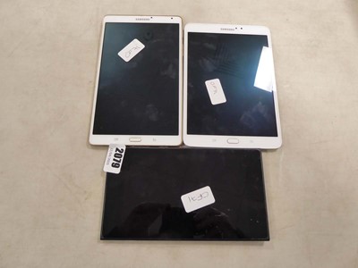 Lot 2079 - Three Asus tablets and two Samsung tablets...