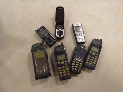 Lot 2090 - Selection of vintage Nokia and other mobile...