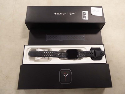 Lot 2093 - Apple Watch Series 5 Nike space grey aluminium...
