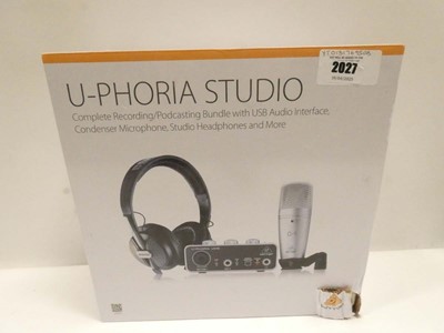 Lot 2027 - Behringer U-Phoria Studio UM2 podcasting bundle