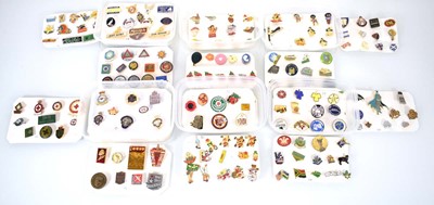 Lot 49 - A collection of approx. three hundred...