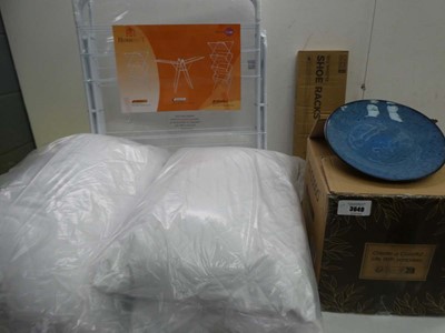 Lot 3329 - Clothes airer, 2 packs of 2 pillows, Vancasso...