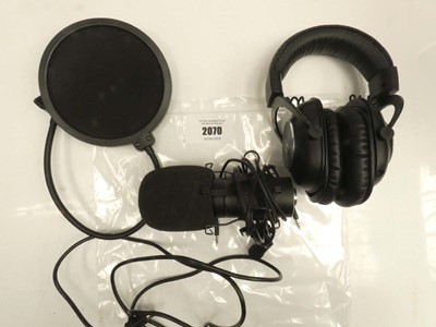 Lot 2070 - Pair of headphones and microphone