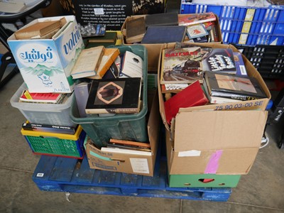 Lot 1123 - Pallet of books
