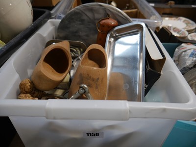 Lot 1150 - Clear plastic tray containing marble chopping...