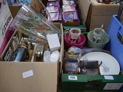 Lot 1153 - 2 small boxes containing glass bowls, other...