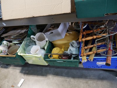 Lot 1184 - Under bay of mixed home ware including yellow...