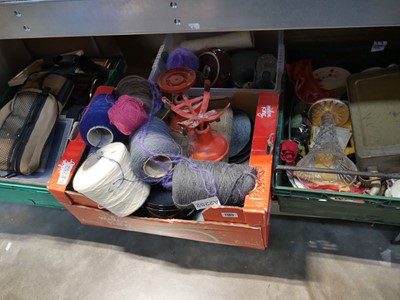 Lot 1185 - An under bay of various home wares including...