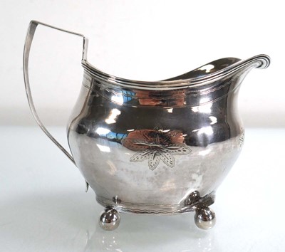Lot 405 - A George III silver cream jug on ball feet,...