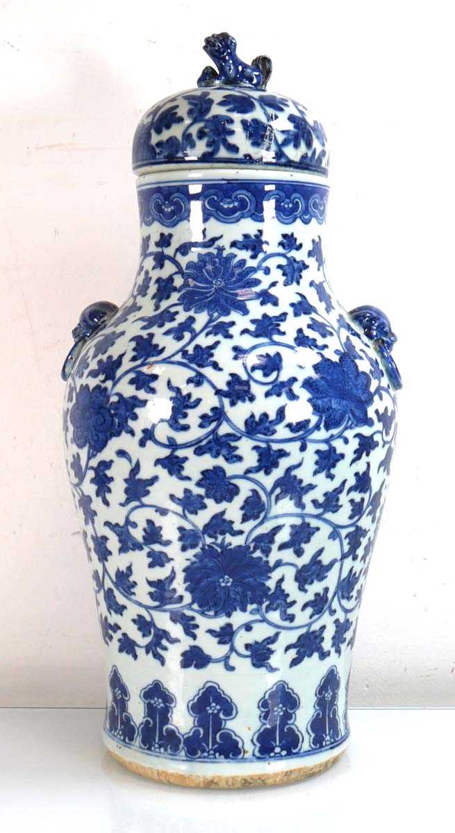 Lot 295 - A Chinese Export blue and white jar and cover...