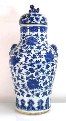 Lot 295 - A Chinese Export blue and white jar and cover...