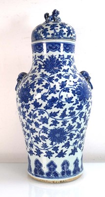 Lot 295 - A Chinese Export blue and white jar and cover...