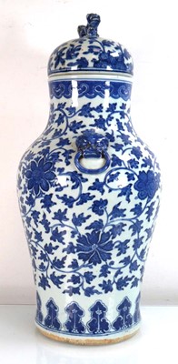 Lot 295 - A Chinese Export blue and white jar and cover...