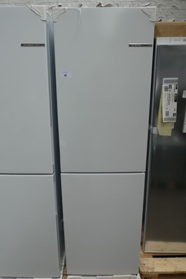 Lot 25 - KGN27NWFAGB Bosch Free-standing fridge-freezer
