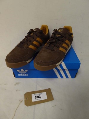 Lot Boxed pair of men's Adidas AS 520, brown, UK 9