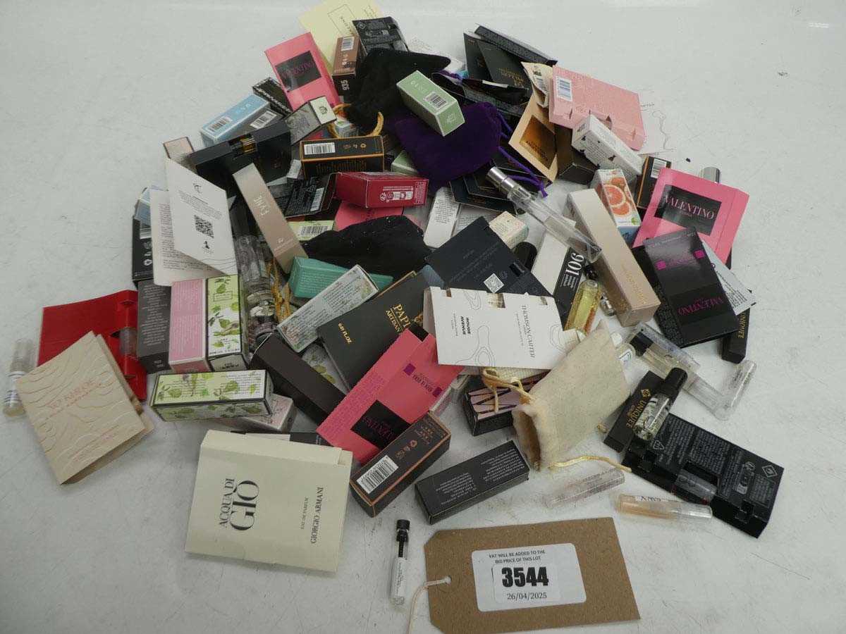 Lot Selection of sample fragrances