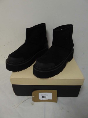 Lot Boxed pair of ladies Kurt Geiger suede ankle...