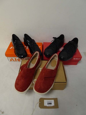 Lot Boxed pair of Kickers. black, EU 40 + Boxed...