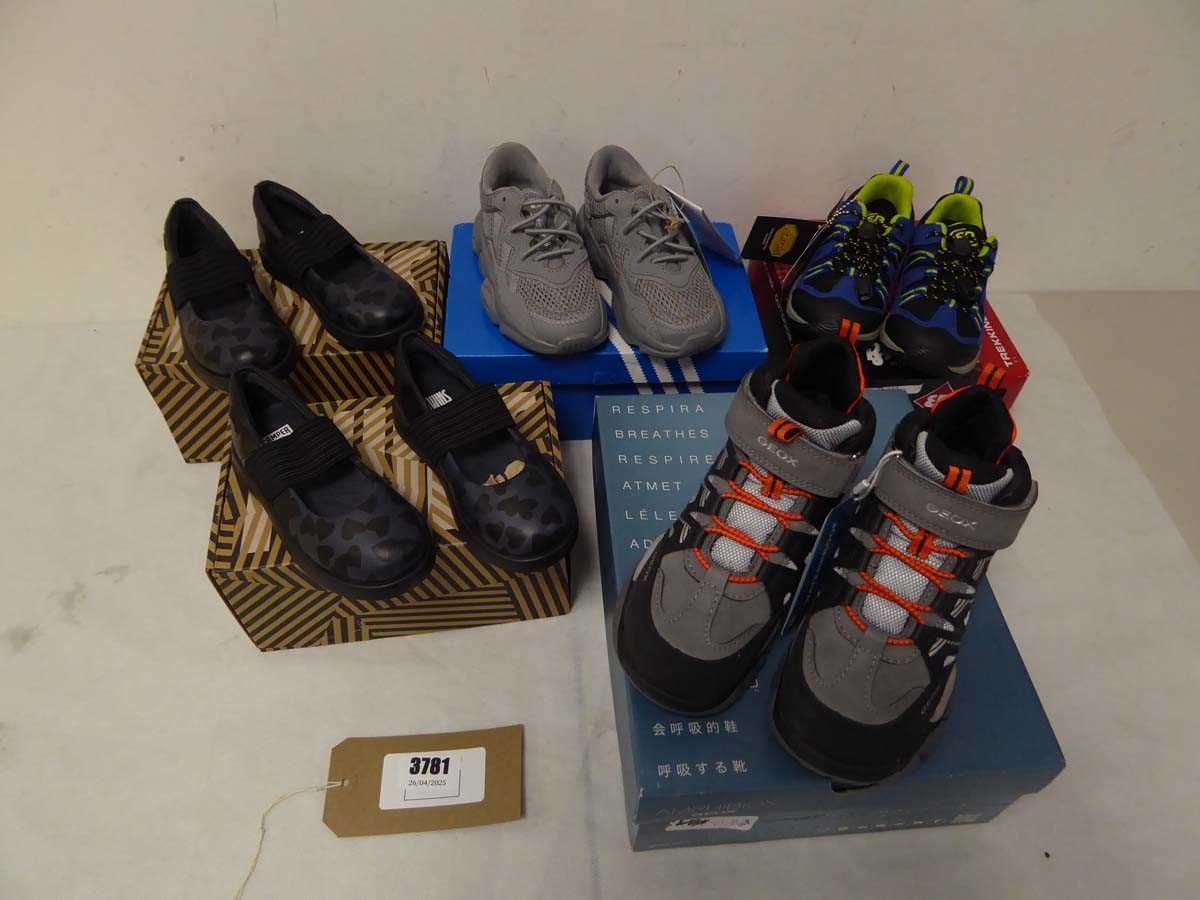 Lot 3781 - Boxed pair of kids Adidas Ozweego, grey, UK 8...