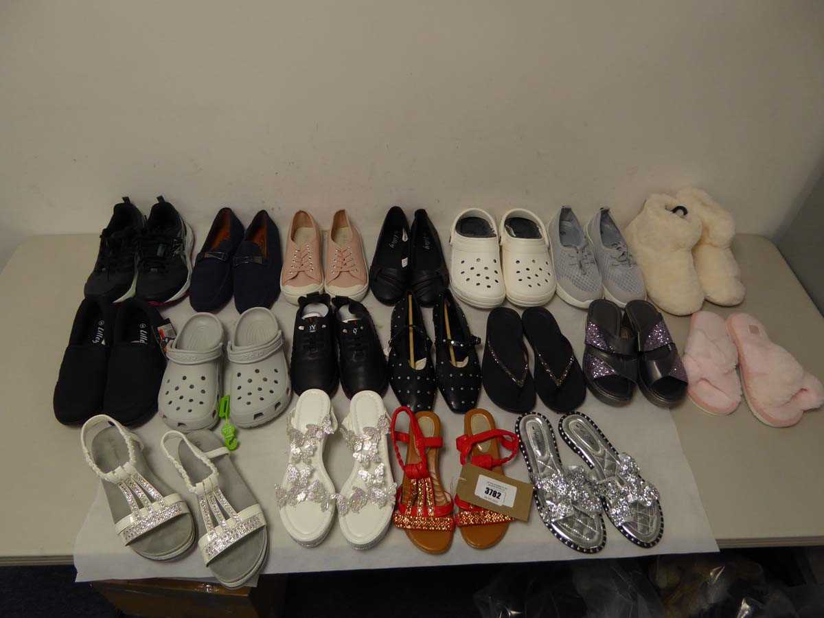 Lot 3782 - 18 pair of ladies shoes of various styles and...