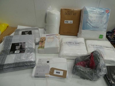 Lot 3600 - Double & single duvet sets, memory foam pillow,...