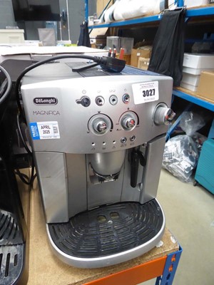 Lot 3027 - Unboxed De'Longhi Magnifica espresso coffee...