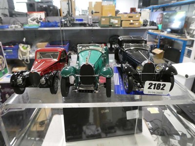 Lot 2182 - 3 Franklin Mint diecast models of Bugatti's...