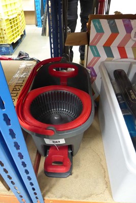 Lot 3143 - Vileda mop bucket