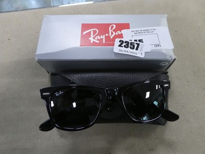 Lot 2357 - Boxed pair of Ray-Ban sunglasses