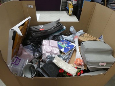 Lot 3617 - Large pallet box of assorted household items