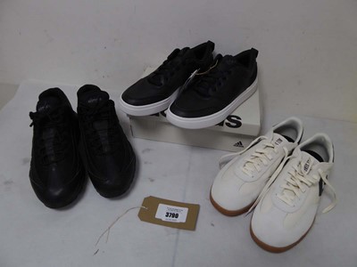 Lot Boxed pair of Adidas Park St, black/white, UK...