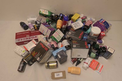 Lot 2418 - A Large selection of vitamins/supplements