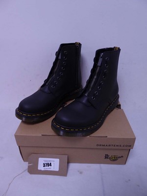 Lot Boxed pair of Dr. Martens 1460 Pascal Front...
