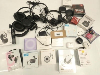 Lot 2432 - Selection of wireless & wired earphones /...