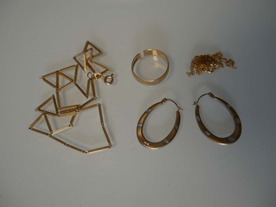 Lot 1003 - Small qty. of 9 carat gold jewellery including...