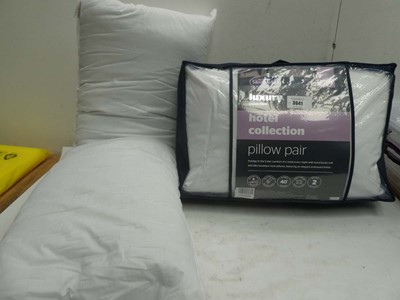 Lot 3641 - Silentnight hotel collection pair of pillows...