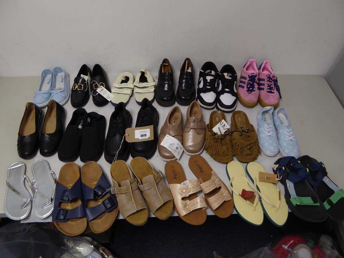 Lot 3815 - 18 pairs of ladies shoes of various styles and...